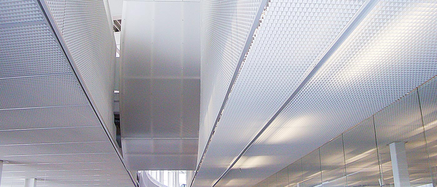 LOUVERLUX-SKANDIA-Licht-und-Deckenraster-aus-Aluminium-und-Kunststoff